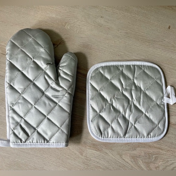 New Fall Halloween Gnome Oven Mitt & Pot Holder Set - Picture 4 of 4